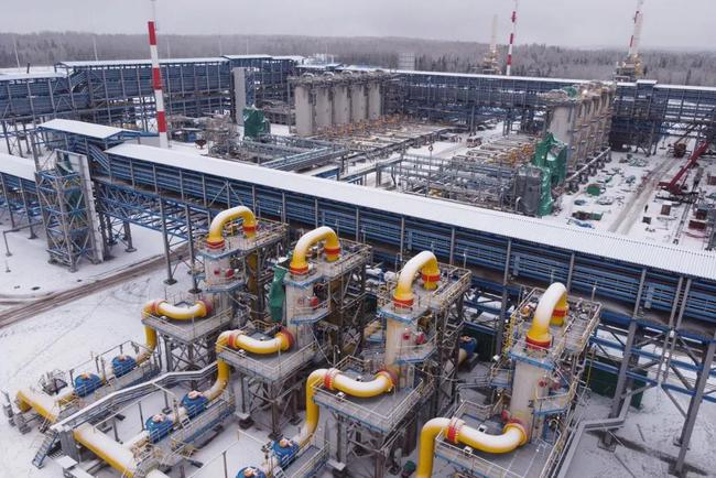 乌克兰最寒冷冬天来临，煤炭短缺火电厂几乎全部关闭，取暖要靠抖